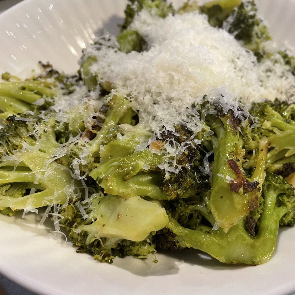 lewest's tweet image. Current family-favourite veg-rich meals:
⭐️ Roast cauliflower with hummus &amp;amp; pomegranate (&amp;amp; asparagus in season)
⭐️ Capsicum &amp;amp; tomato soup with with cumin, paprika &amp;amp; egg
⭐️ Roast carrot &amp;amp; avocado salad with citrus, cumin, sprouts &amp;amp; seeds 
⭐️ Broccoli &amp;amp; anchovy pasta 
#tryfor5