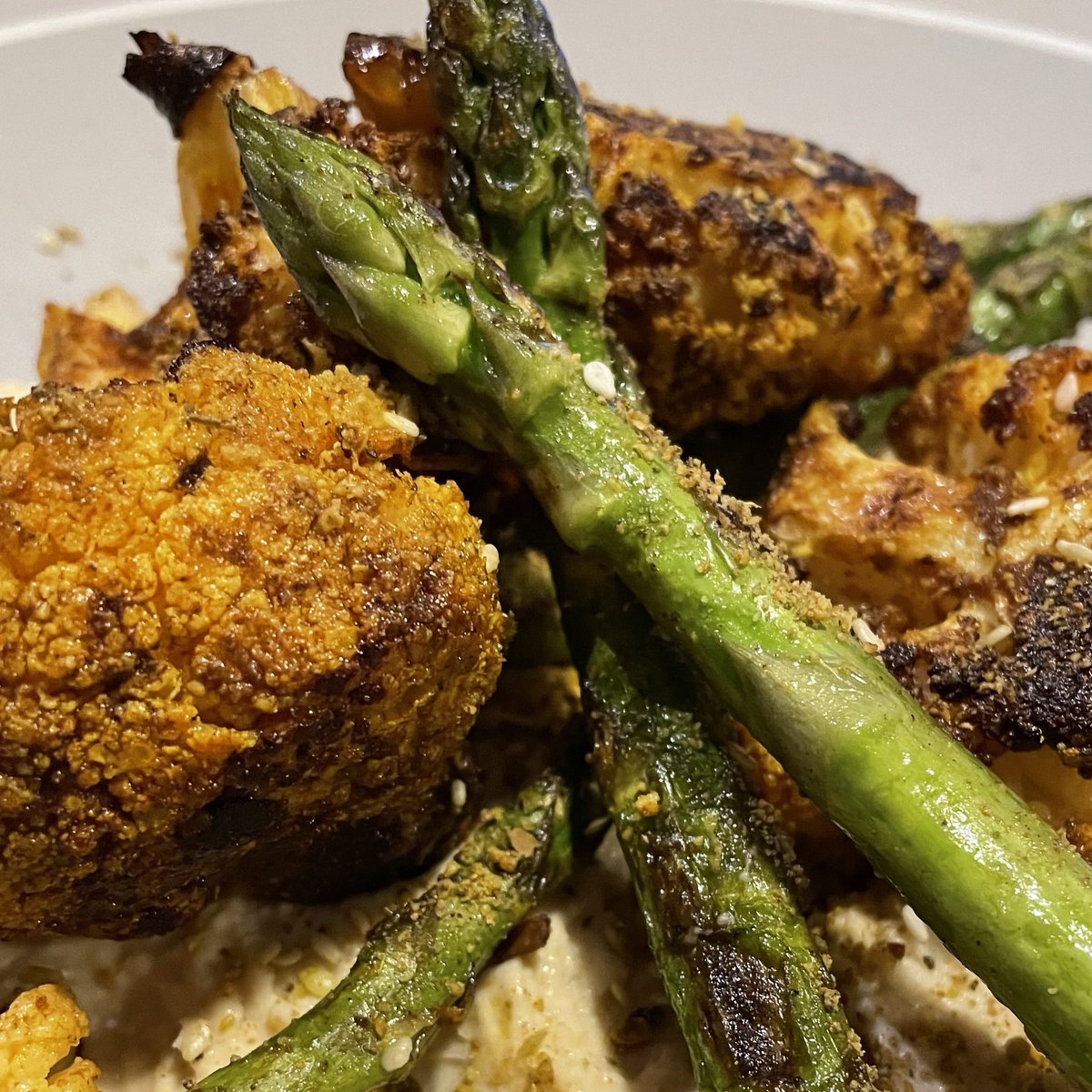 lewest's tweet image. Current family-favourite veg-rich meals:
⭐️ Roast cauliflower with hummus &amp;amp; pomegranate (&amp;amp; asparagus in season)
⭐️ Capsicum &amp;amp; tomato soup with with cumin, paprika &amp;amp; egg
⭐️ Roast carrot &amp;amp; avocado salad with citrus, cumin, sprouts &amp;amp; seeds 
⭐️ Broccoli &amp;amp; anchovy pasta 
#tryfor5