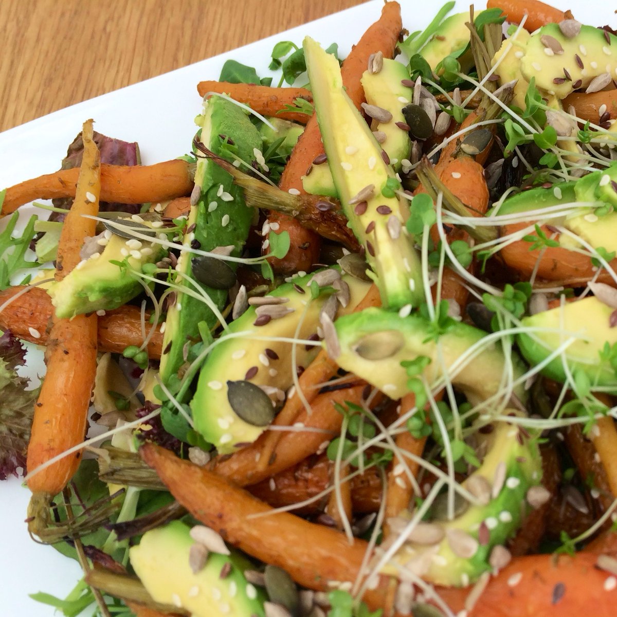 lewest's tweet image. Current family-favourite veg-rich meals:
⭐️ Roast cauliflower with hummus &amp;amp; pomegranate (&amp;amp; asparagus in season)
⭐️ Capsicum &amp;amp; tomato soup with with cumin, paprika &amp;amp; egg
⭐️ Roast carrot &amp;amp; avocado salad with citrus, cumin, sprouts &amp;amp; seeds 
⭐️ Broccoli &amp;amp; anchovy pasta 
#tryfor5