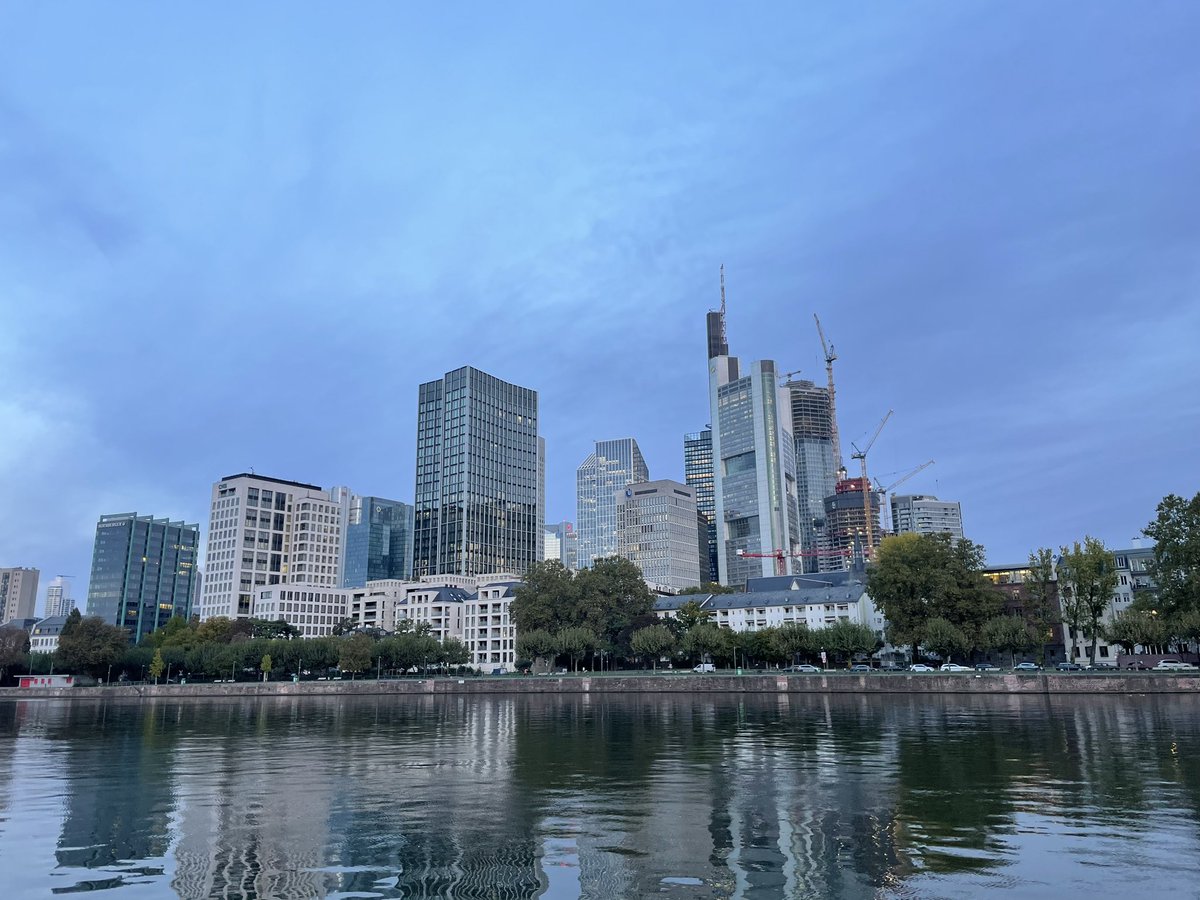 romybeard's tweet image. Nice refreshing run before heading to the @Book_Fair with team @Chronoshub 🙌