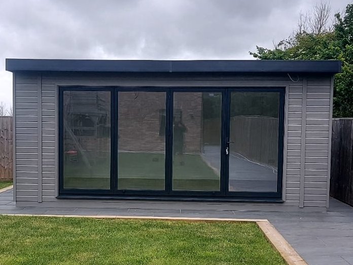 jgardensupplies's tweet photo. Brrrrr 🌬 Is your workspace turning chilly? ❄️🥶❄️ Check out our insulated garden offices to stay snug this winter 🤗 #gardenoffice #coldoffice #insulatedgardenroom #insulatedgardenoffice #homeworking #birmingham #birminghambusiness #jacksonsgardensupplies #staywarmwhenitscold⛄️ https://t.co/jCEm6PHft4