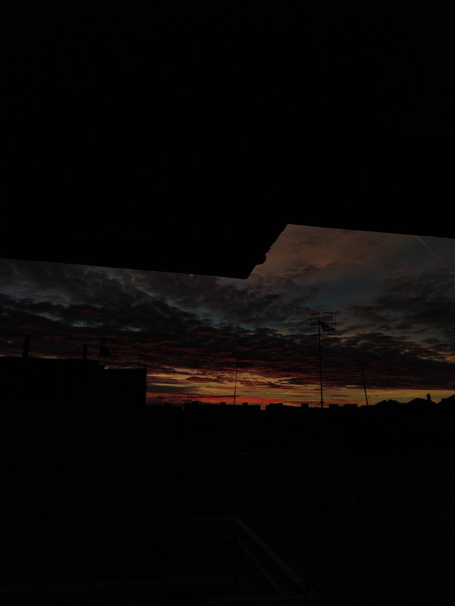 Domxx02's tweet photo. Quest' alba sa di te https://t.co/FuAGdGyUWt