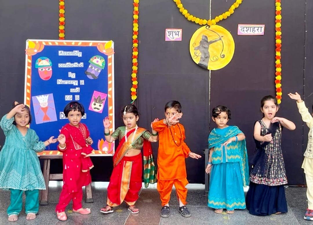 The Pre-Primary Wing at Gyanshree School celebrated Dussehra with great eagerness and joy. Shreeyans came dressed in colourful Indian traditional attire.
There was a Special Assembly in which Shreeyans of KG presented a skit in Hindi on the story of Ramayan.