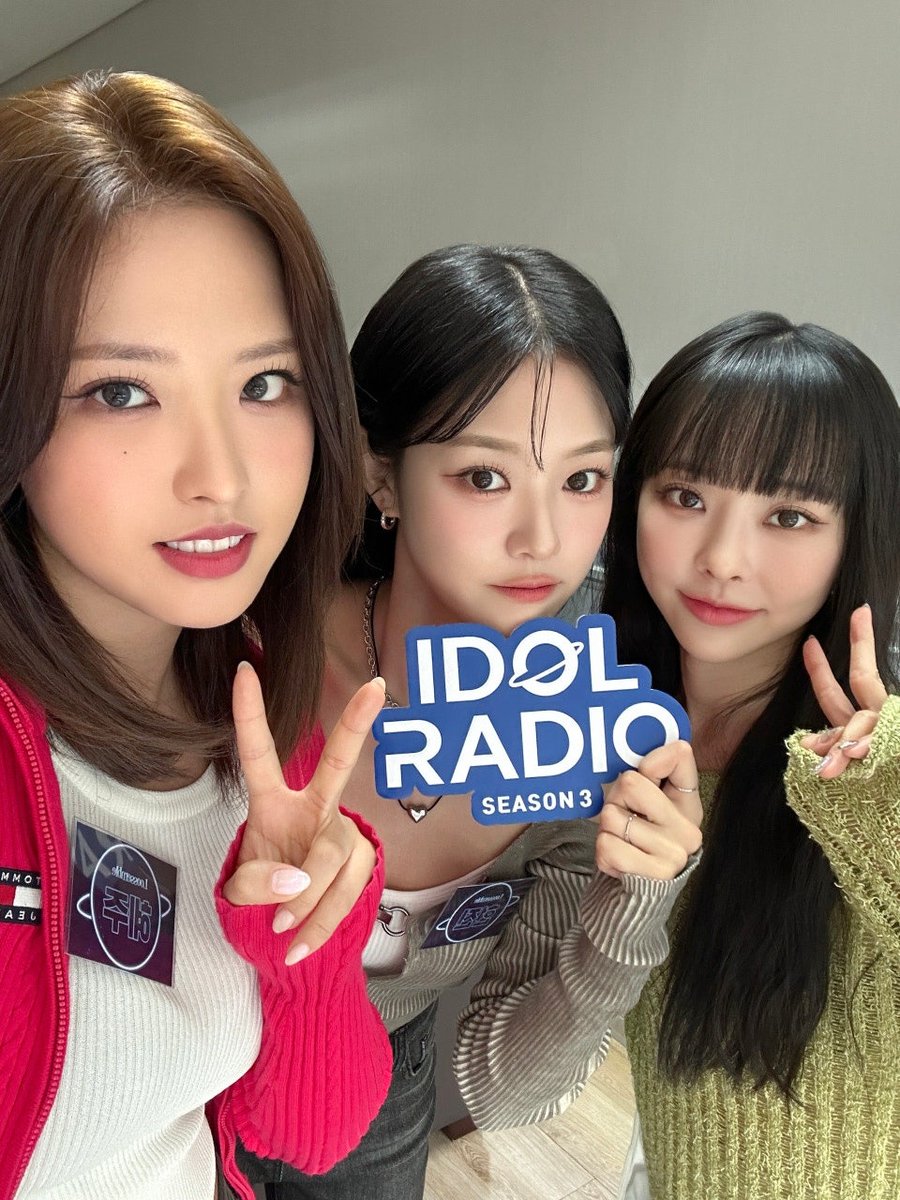 idolradiokorea's tweet photo. 잠시 후 9시, 아이돌라디오3 #ep116_Loossemble 라이브 스트리밍 방송이 시작됩니다

📲 MBC RADIO 공식 Youtube 채널에서 라이브 스트리밍
https://t.co/yRnlJ0MU3n

@radiombc @ATEEZofficial @Loossemble_twt https://t.co/RwdNmAQakF