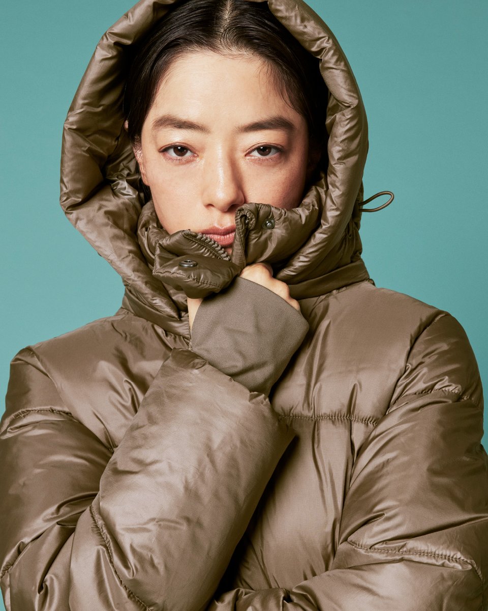 Gap_JP's tweet photo. ウエストマークデザインでスタイルアップを叶えるパファーコートに、ニットパンツを合わせれば抜け感のあるモードスタイルに。コートには軽さと高い保温性が魅力のプリマロフトを採用。
#市川実和子 #Gap #Mastered #COZYESSENTIALS
https://t.co/8FpSNevOAf https://t.co/YUaCt4TZG4