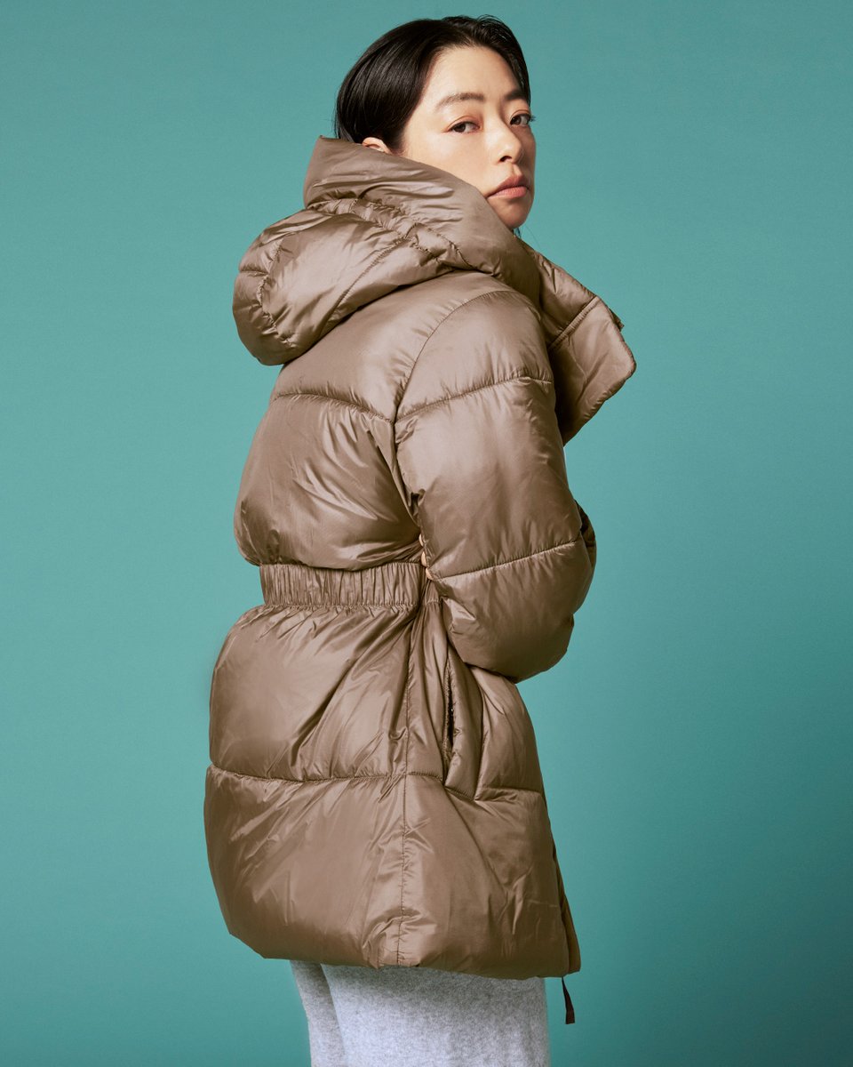 Gap_JP's tweet photo. ウエストマークデザインでスタイルアップを叶えるパファーコートに、ニットパンツを合わせれば抜け感のあるモードスタイルに。コートには軽さと高い保温性が魅力のプリマロフトを採用。
#市川実和子 #Gap #Mastered #COZYESSENTIALS
https://t.co/8FpSNevOAf https://t.co/YUaCt4TZG4