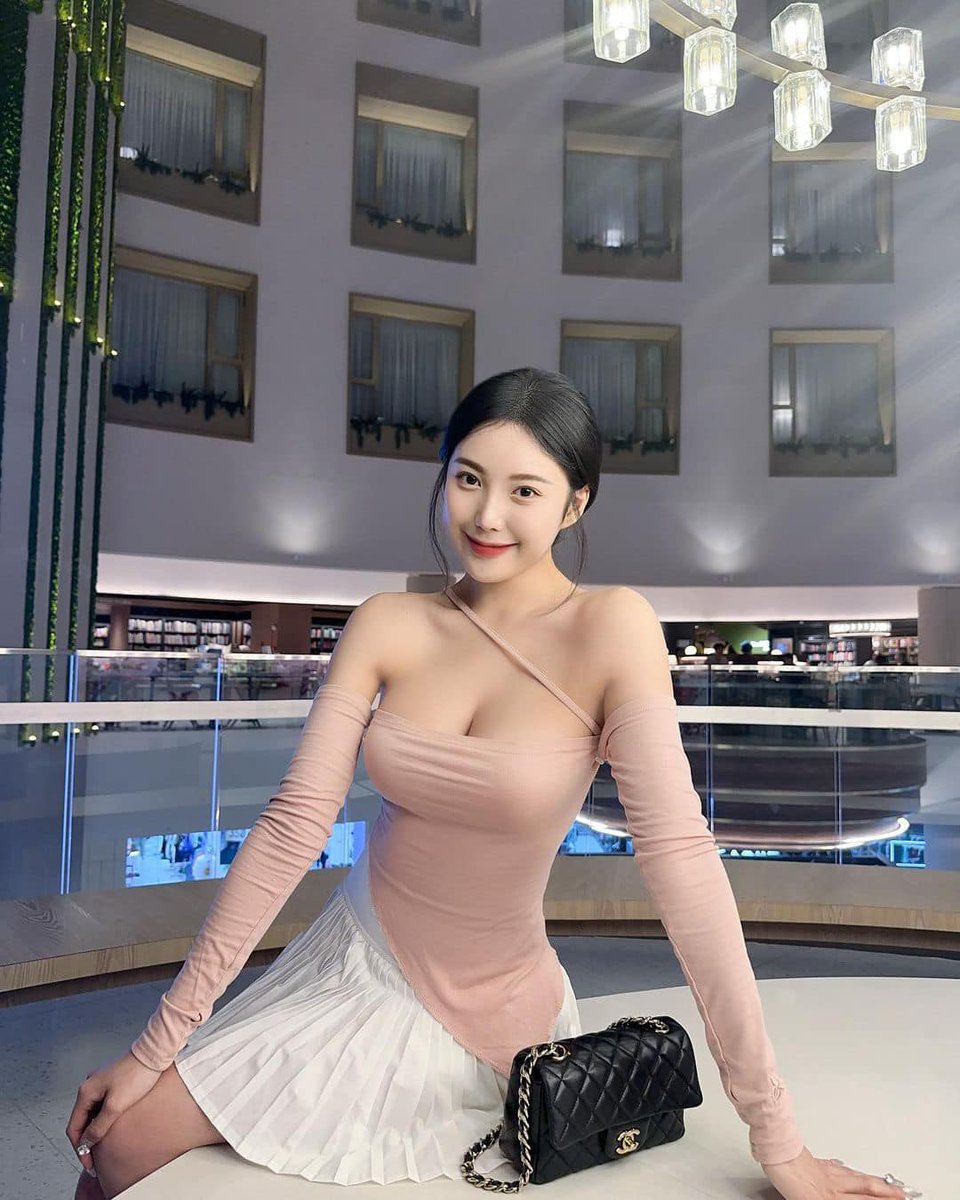 TieuAp's tweet photo. Bởi vì em quá xinh đẹp 😘 #asiagirl #beauty #chéo #gaixinh #girl #cute #sexy https://t.co/2U2fTXB6Mz