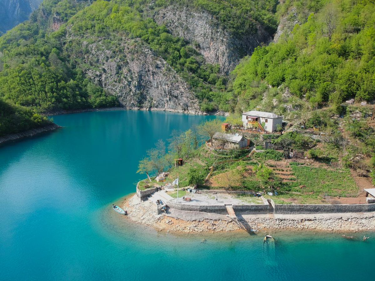 UnimondoOrg's tweet photo. #Neomalsore, ovvero l’#Albania che non ti aspetti. Dalla regione montana del #Dukagjin alle pagine del #FinancialTimes, il progetto di #MarjanaKoçeku ha spiccato il volo, proponendo un turismo dal sapore autentico... 
Di @DaquilioM su https://t.co/tPlFVTvUAk https://t.co/FK05YtAD0r