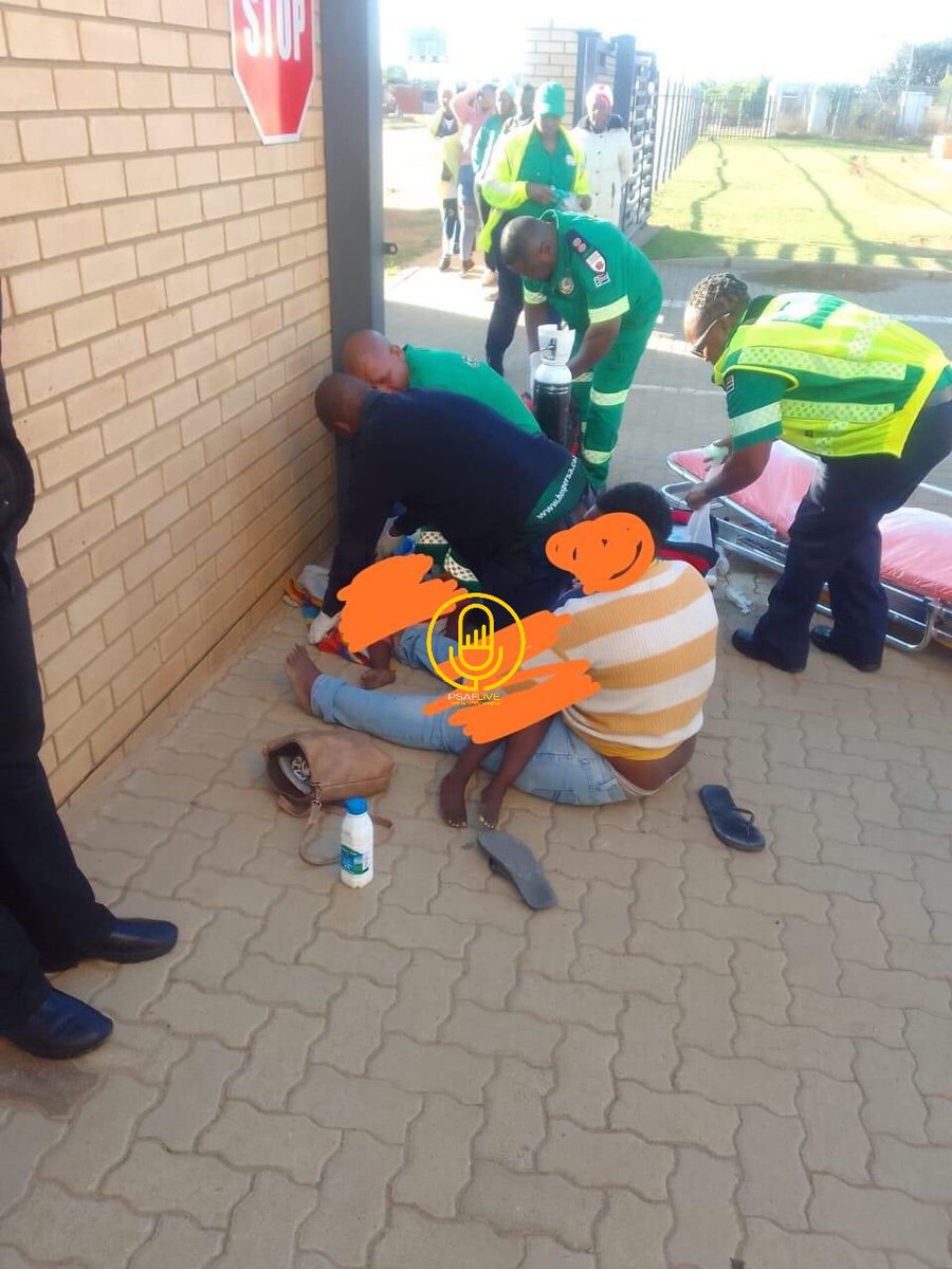 PSAFLIVE's tweet image. BREAKING NEWS: Two siblings died after consuming poisonous fake food products they bought from an illegally owned foreign spaza shop, Tuesday morning in Vredefort.

The two children were pronounced dead on the spot before the arrival of the ambulance.