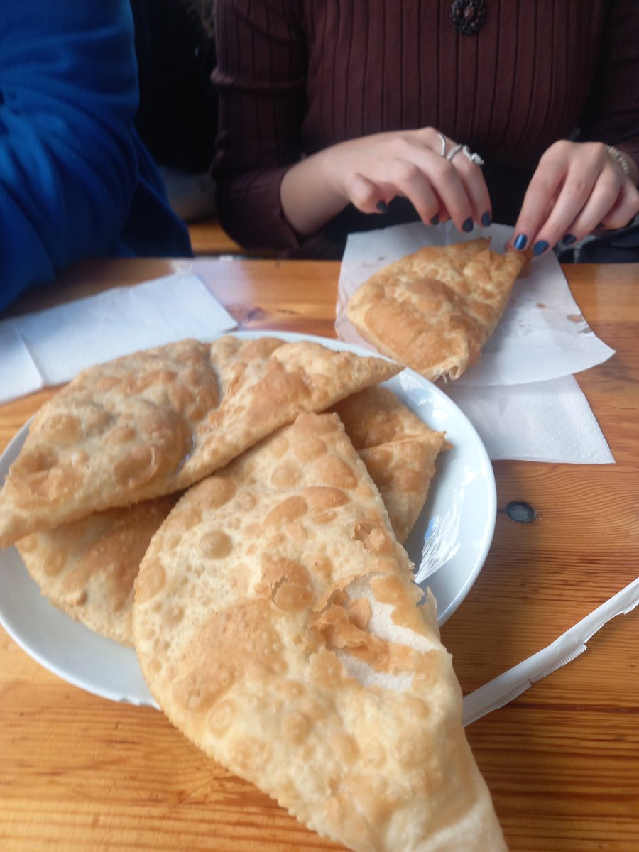 Çiğ börek papağan