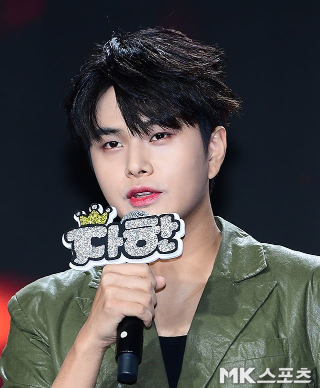 chiwooswife's tweet photo. omg babe wake up kingdom cb showcase pics are dropping!! — a thread https://t.co/CVcZJ5eFxI