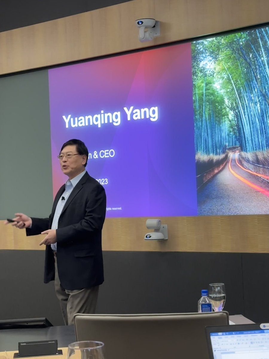 jenniferkws's tweet photo. Honor to have YY to speak with us today at #LenovoAnalystEvent https://t.co/2tFLcGBTrr