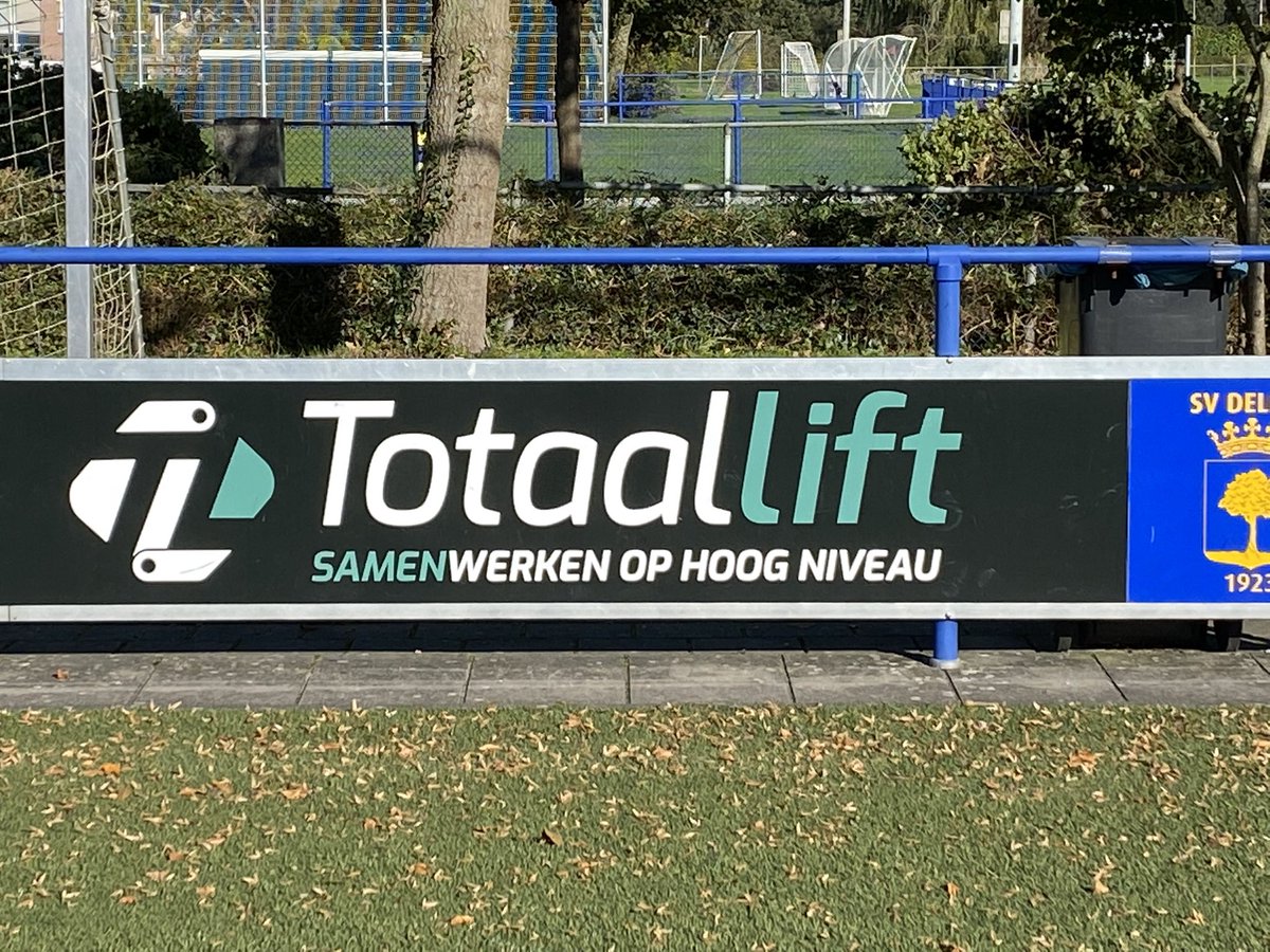 Sportsign's tweet photo. Bij @SVDelden hebben we de afgelopen periode vele #reclameborden mogen leveren. Hieronder een kleine impressie #boarding #stellage #Sign #bezorgservice #Delden https://t.co/goFnIxhwhe