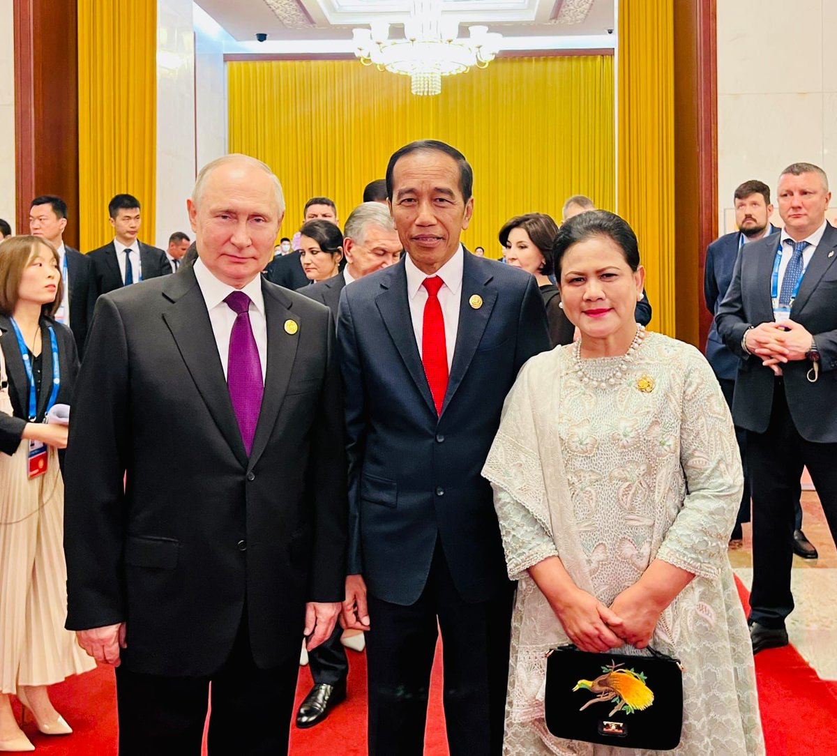 SantorinisSun's tweet photo. Bareng koh Xi ama om Putin.
Presiden kebanggaanku...Jokowi https://t.co/NPtmEAxVBa