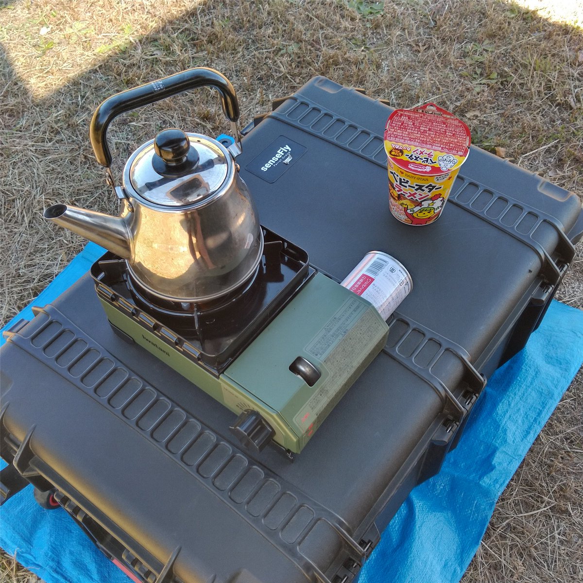kojirou_maru's tweet photo. ドローンのケースでやらんでもいいんだけど。
テーブルと椅子が別のとこいっとるもんで。
#senseFly #Iwaatani https://t.co/FR1dVlii4j