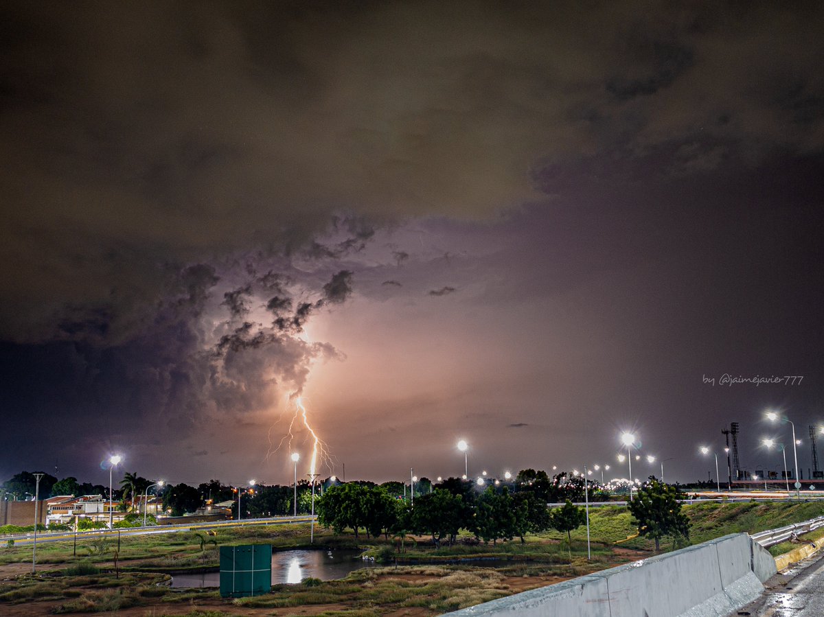 jaimejavier777's tweet photo. ¡ ⛈️⛈️⛈️ !...
¡ Es la tierra del Sol Amada !
#ShotOnMI #xiaomi12sUltra #ShotbyMI #rawmobile #shotonmobile #mobilephoto
#nature #fotografiaurbana #urbanphotography #landscapephotography #Smartphonecamera #streetstyle #everydayxiaomi #streetphotography #asi_es_venezuela https://t.co/xxo9gZtW75
