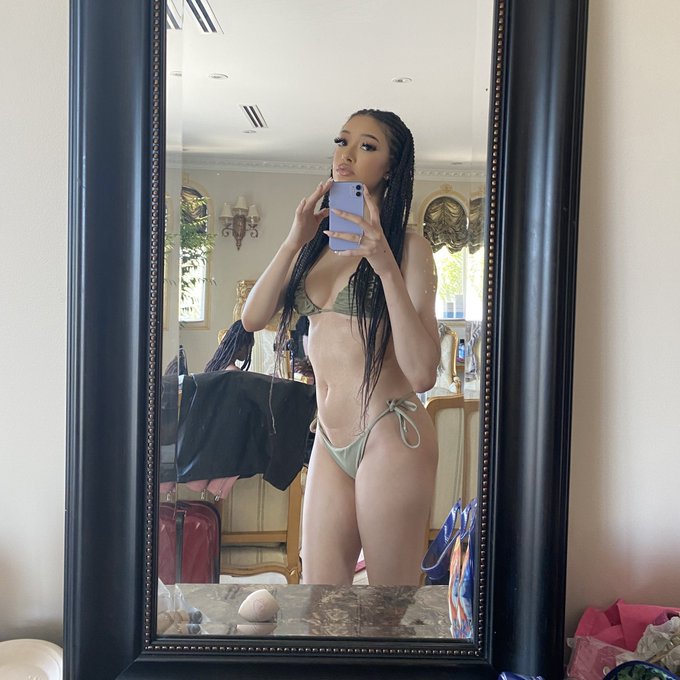 birthday in one week 😋  https://t.co/0UxZHu5uk3 https://t.co/SR3O9yvsK3