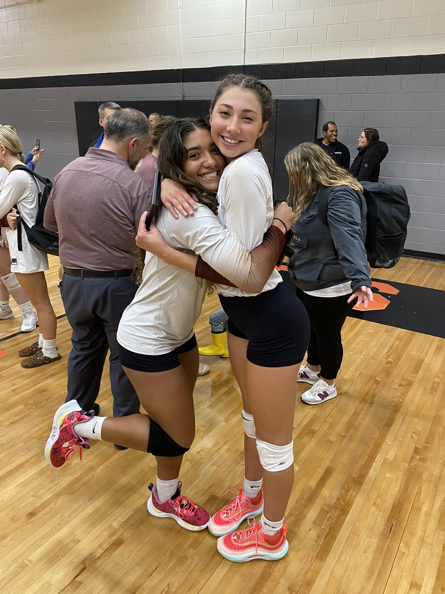 ava_arnett5's tweet photo. DISTRICT CHAMPS!!!
So proud of this team and how far we have come. Made school history tonight with the first district championship ever! Blessed to also be named on all tournament team! https://t.co/Fnz5nm91JL