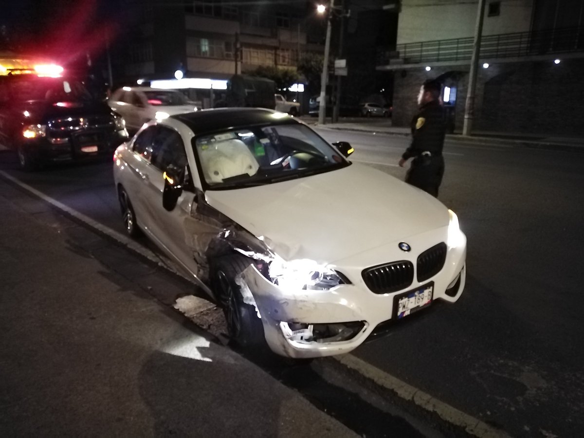 PedalTEnamoras's tweet photo. Hecho Vial Domingo 14/10/23 02:30am en Ángel Urraza e Ixcateopan @VertizNarvarte @BJAlcaldia 
El vehículero del BMW Blanco conduce totalmente alcoholizado y a exceso de velocidad, en su loca carrera da alcance al Sonic Gris que es conducido por un operador de UBER
+++ https://t.co/HGWKayg5sU