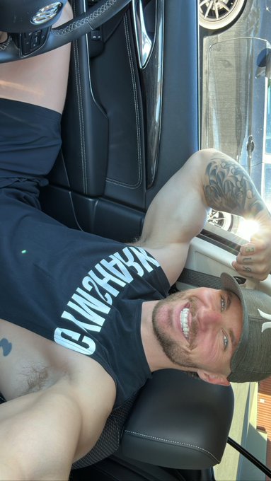 Arm Porn https://t.co/tI9NjGgKy0