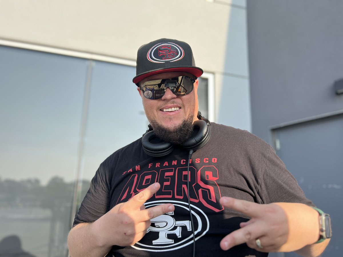 DJKDuBOmaha's tweet image. Being able to rock multiple styles of events helps clients find us! Thank you, @TopgolfOmaha , for having us for your crew “End of Summer” give back to the workers with food, music, water balloons, a bounce house, and more. 

#OpenFormatDJ #DJLife #SeratoDJ #PioneerDJ #LoveMyJob