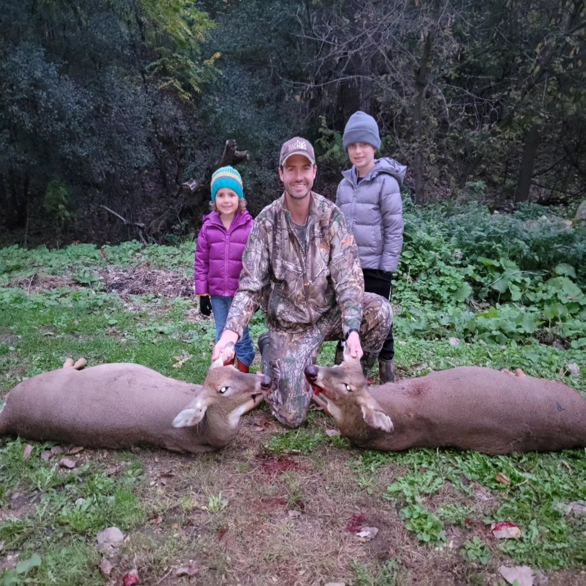 RackWater's tweet image. A fun and successful management hunt with the kids! Can't beat the comfort and concealment of a @SkylineBlinds! Shout out to my 7 year old for catching one of the shots on video!

#annihilatorbroadheads @BearArchery
#goldtiparrows @LeupoldOptics #bowhunting #deerhunting
