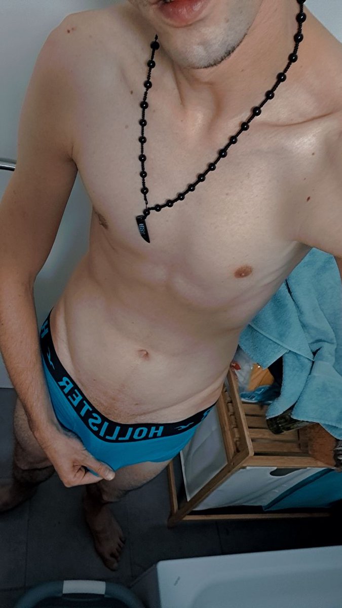 Csoryyy92's tweet photo. Jó reggelt 🔥🔥🔥 #gay #gayversatile #rt https://t.co/YHD90th5f5