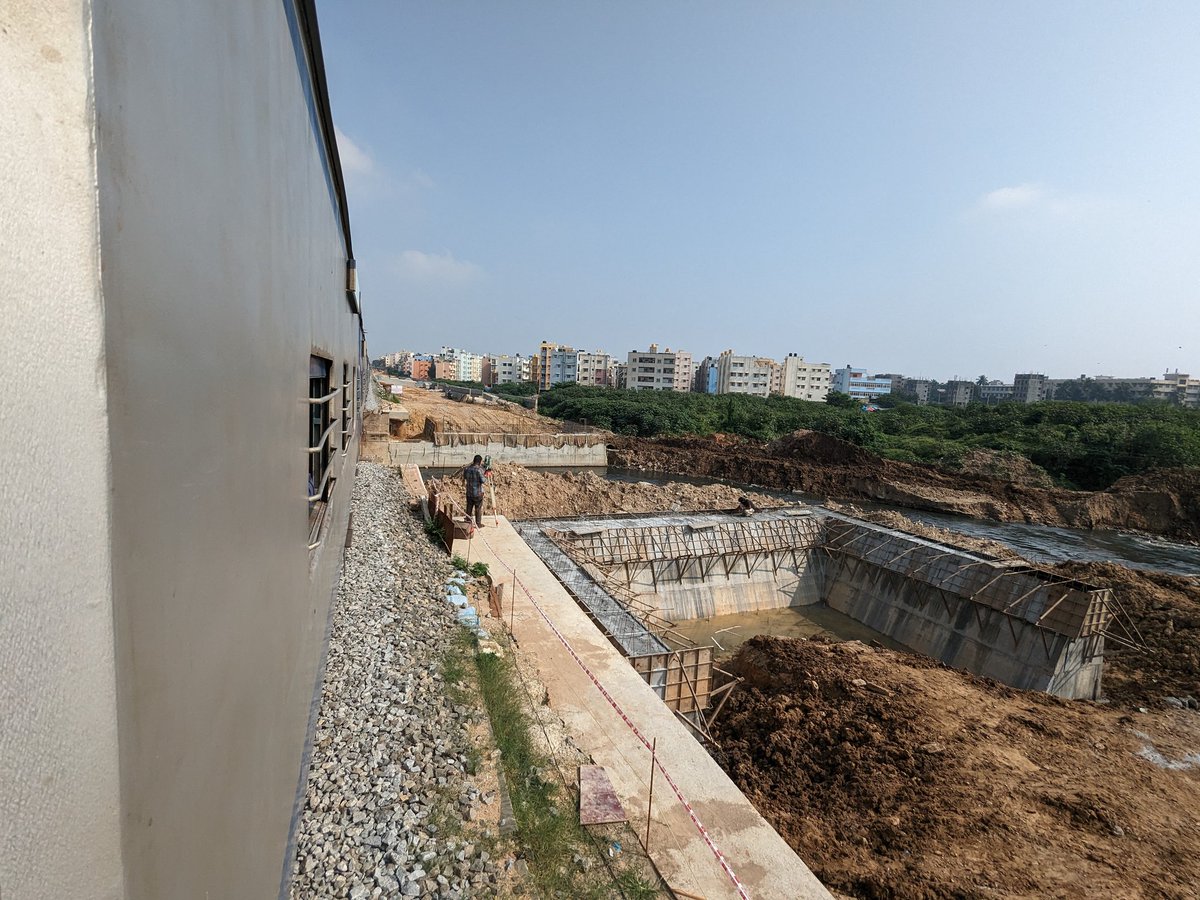 bengalurutrains's tweet photo. Bellandur Road major bridge work in progress
#PSCGirder #DoublingProject https://t.co/vhFZRUa7kL