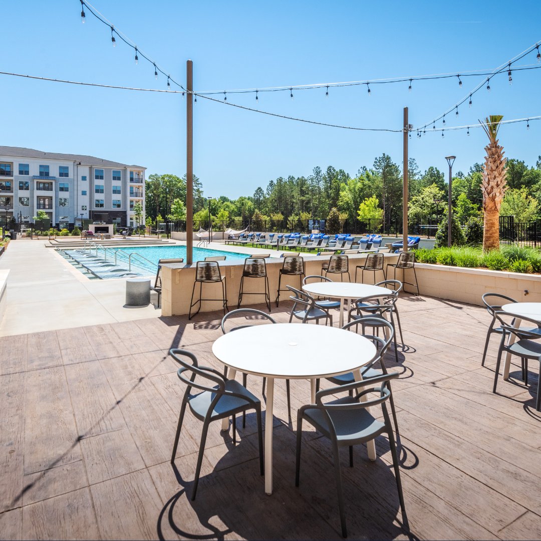 BrileyApts's tweet image. Fall into coziness 🔥 There's nothing like the crisp autumn air at our outdoor lounge to make your evenings unforgettable. Grab a blanket, a cup of cocoa, and let the conversations begin🍂
▪️
▪️
#MatthewsApartments #brileyapartments #fallbliss #apartmentliving