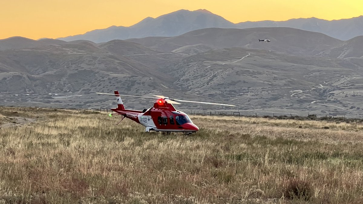 SLCScanner's tweet photo. #Breaking #Draper 15300 S Steep Mountain Drive. #NorthFlightPark. 1 man is dead and 2 injured after a midair collision between a #Handglider and #Paraglider. Both #Airmed and #LifeFlight responded. Stby for additional information. https://t.co/Y7GQPxHbWv