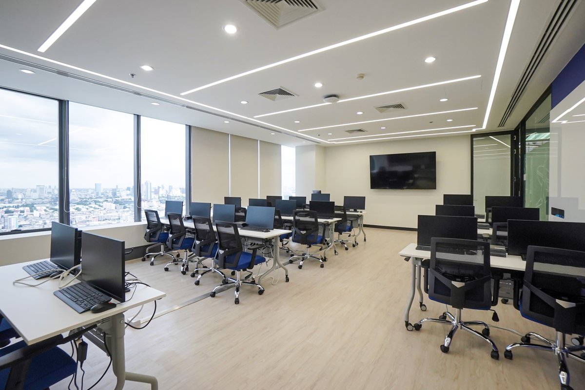 tripcomgroup's tweet photo. 🎉 Exciting news! https://t.co/QnNAnxosSn is opening a new office in Bangkok, a vibrant city in Thailand. Located in the 'New CBD', it's designed for creativity & collaboration. Join us in shaping the future at https://t.co/IerM3fIzFw 🚀 #officetour #triplife https://t.co/mgUDrCoc4n