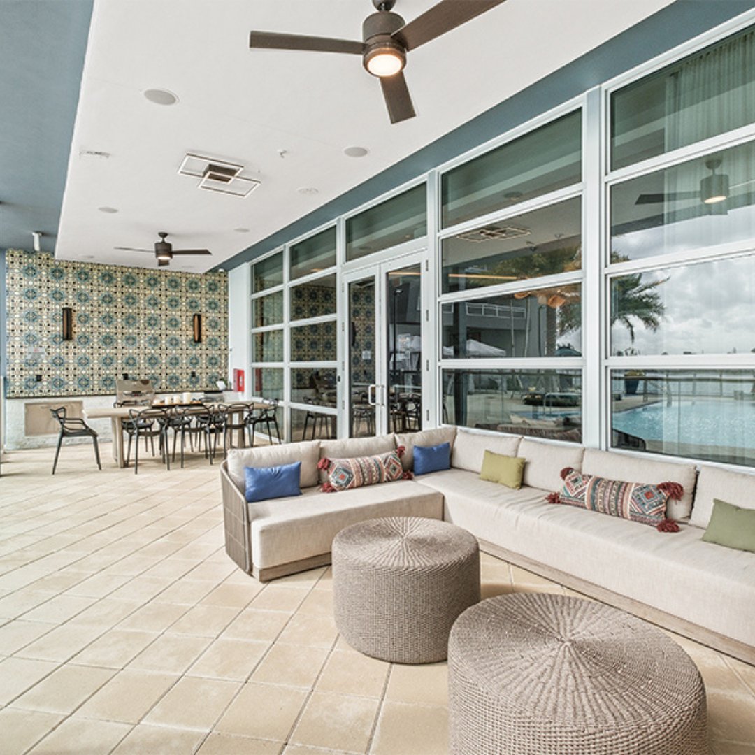 lavida_in's tweet image. Fall into coziness! There's nothing like the crisp autumn air at our outdoor lounge to make your evenings unforgettable. Grab a blanket, a cup of cocoa, and let the conversations begin🍂
▪️
▪️
#MiamiApartments #lavidaapartments #fallbliss #apartmentliving