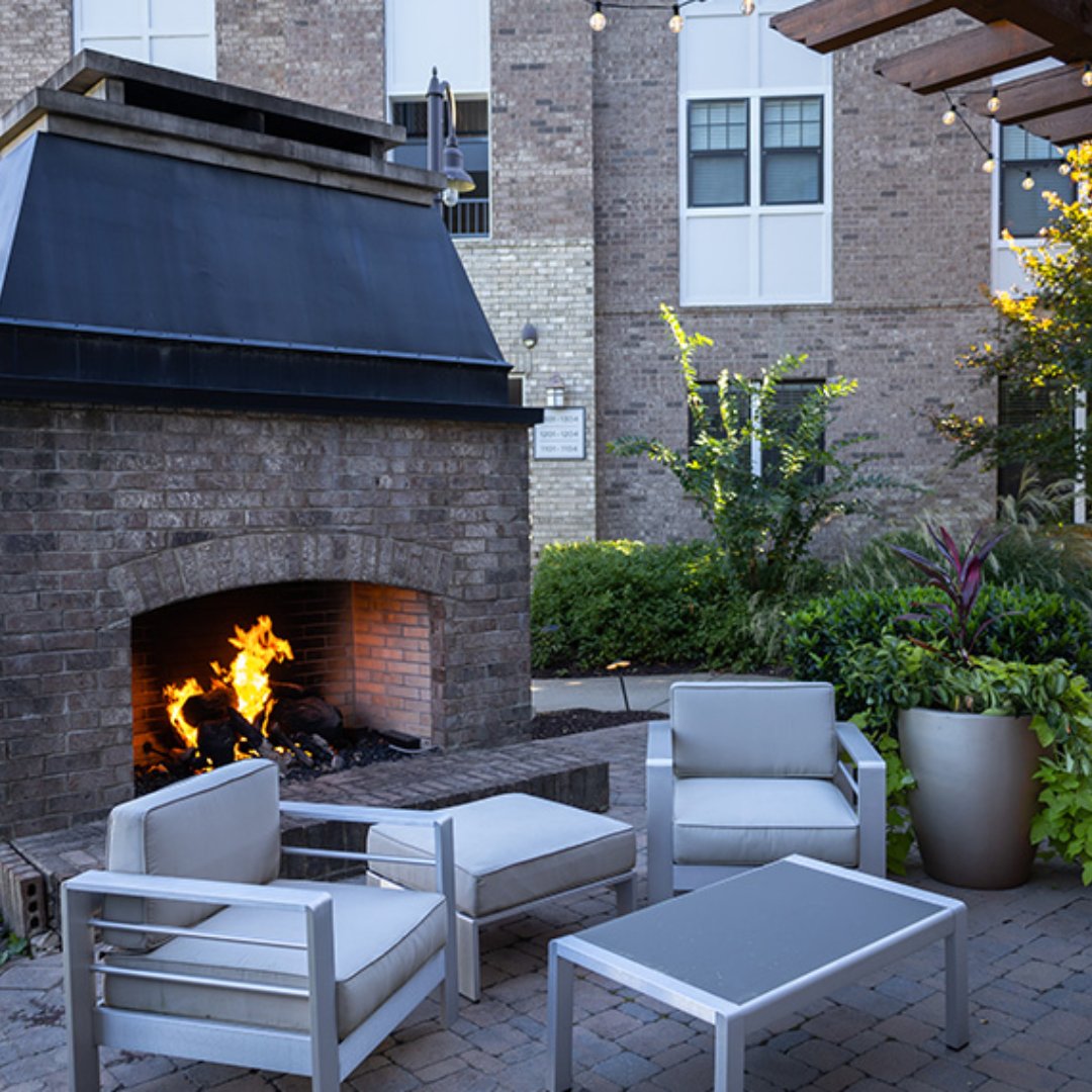 cadence_cool's tweet image. Fall into coziness 🔥 There's nothing like the crisp autumn air at our outdoor lounge to make your evenings unforgettable. Grab a blanket, a cup of cocoa, and let the conversations begin. 🍂
▪️
▪️
#FranklinApartments #cadencecoolsprings #fallbliss #apartmentliving