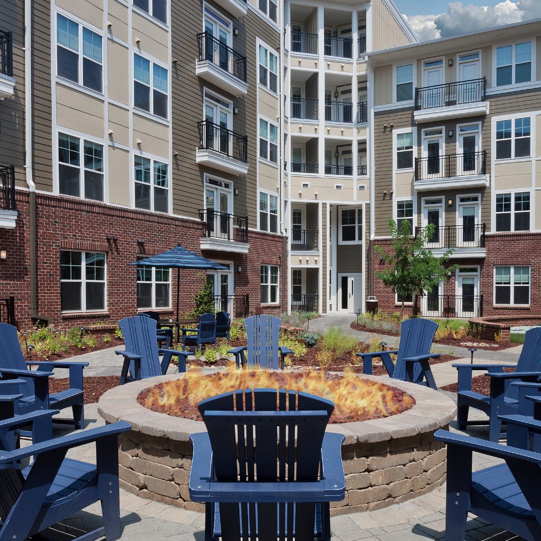 MarshallParkAp1's tweet image. Fall into coziness 🔥 There's nothing like the crisp autumn air at our courtyard to make your evenings unforgettable. Grab a blanket, a cup of cocoa, and let the conversations begin. 🍂
▪️
▪️
#RaleighApartments #marshallpark #fallbliss #apartmentliving