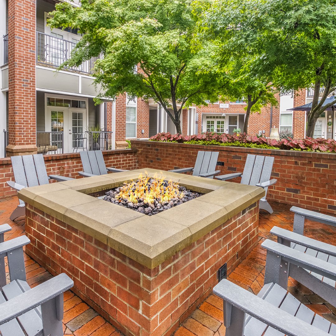 SquareGramercy's tweet image. Fall into coziness 🔥 There's nothing like the crisp autumn air at our outdoor lounge to make your evenings unforgettable. Grab a blanket, a cup of cocoa, and let the conversations begin🍂
▪️
▪️
#CharlotteApartments #gramercysquareatayrsley #fallbliss #apartmentliving