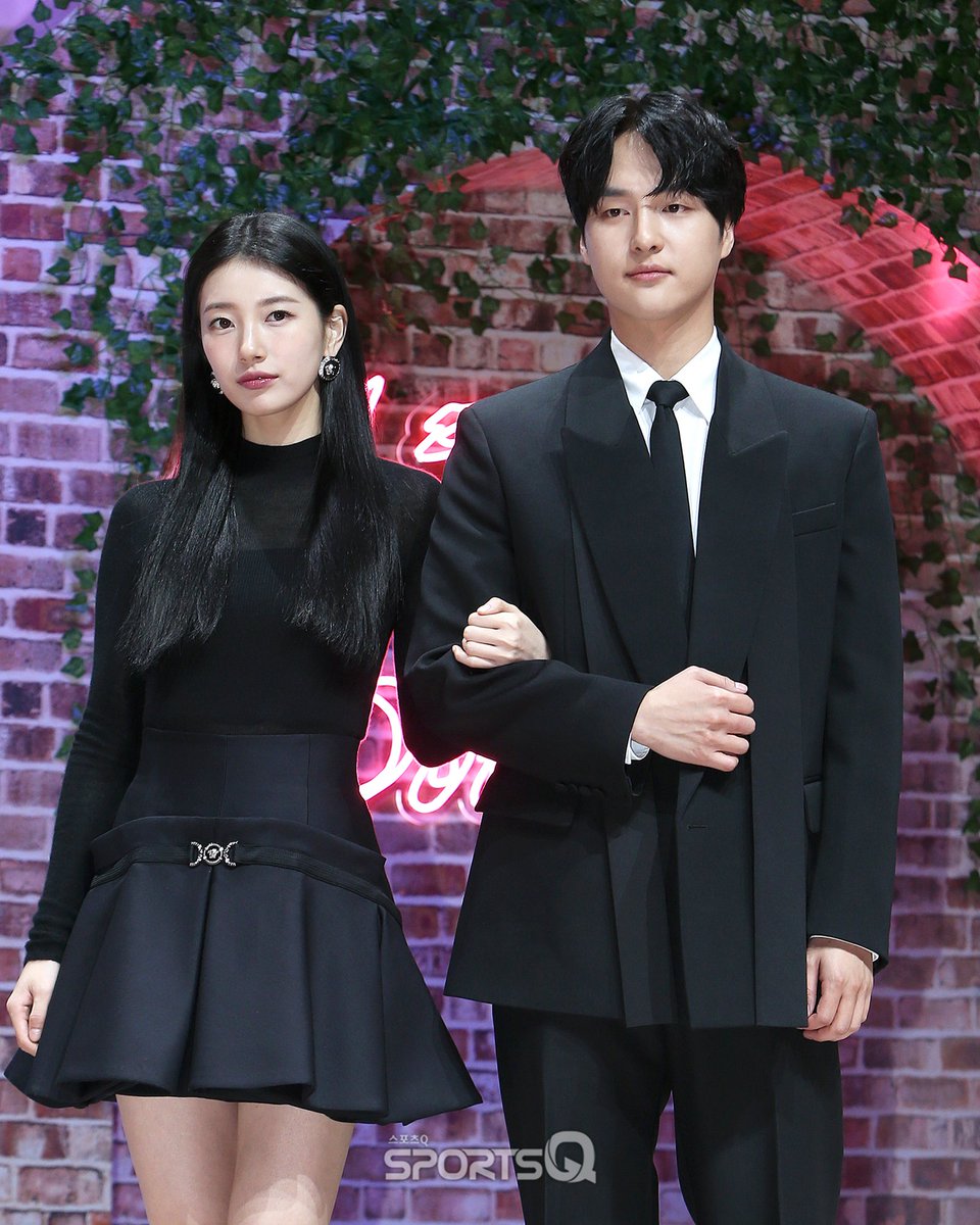 sportsqnews's tweet photo. [#포토Q] 231018 수지-양세종 넷플릭스 ‘이두나!’ 제작발표회

📌https://t.co/0odgfUWB1J

#수지 #Suzy #양세종 #YangSeJong
#이두나 #Doona #Netflix https://t.co/msYpD0PLba
