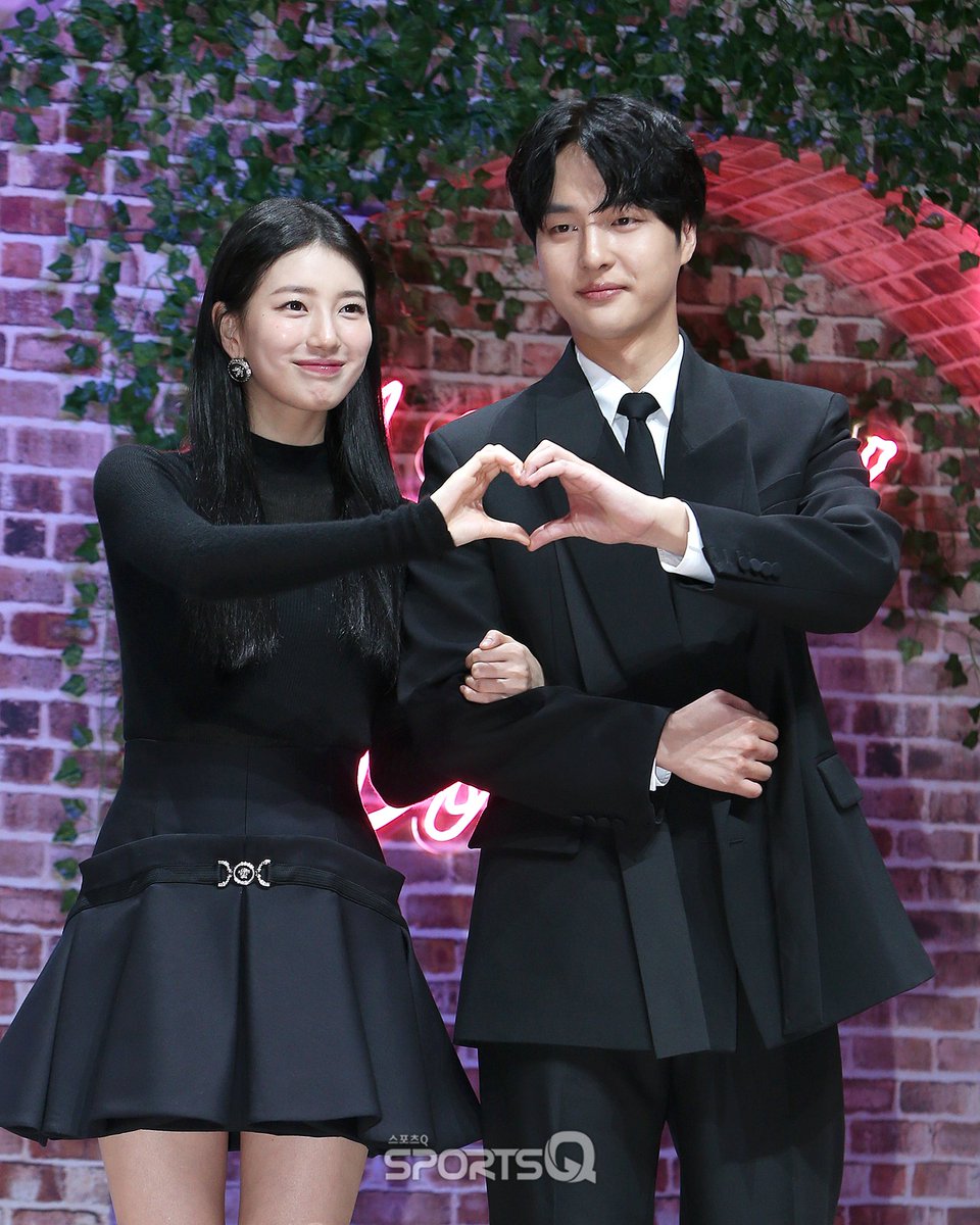 sportsqnews's tweet photo. [#포토Q] 231018 수지-양세종 넷플릭스 ‘이두나!’ 제작발표회

📌https://t.co/0odgfUWB1J

#수지 #Suzy #양세종 #YangSeJong
#이두나 #Doona #Netflix https://t.co/msYpD0PLba