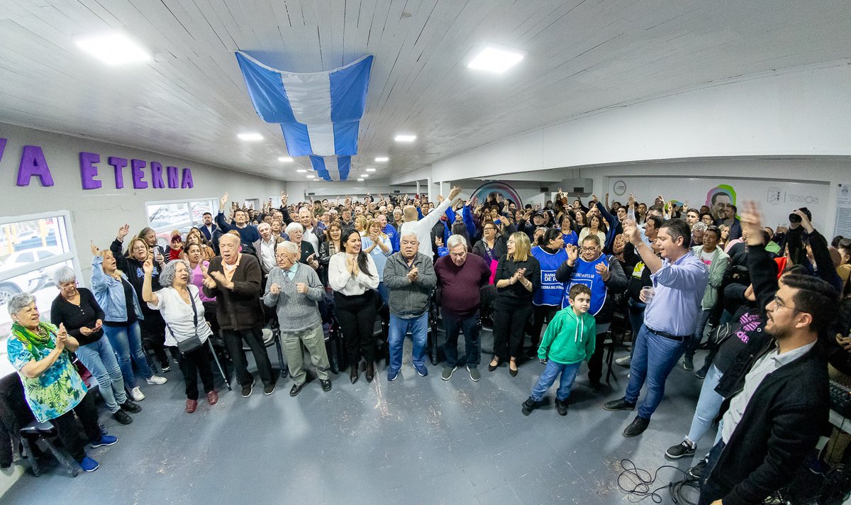 MartinPerezTDF's tweet photo. Como cada 17 de octubre abrazamos nuestras convicciones y nos encontramos con compañeros y compañeras del peronismo de Río Grande. 

Entre todos seguimos trabajando para que en la próxima elección triunfe la única fuerza política capaz de construir un proyecto de país federal y defender nuestra Patria. 

En este tiempo, con capacidad militante, hemos ido puerta a puerta para convocar a todos aquellos que quieren que nuestra Ciudad siga creciendo. 

Por historia y compromiso peronista, este domingo Río Grande tiene que ser un motor para el triunfo de la fórmula @SergioMassa @RossiAgustinOk

Para que los próximos 4 años gobierne un proyecto que acompañe nuestro modelo de gestión y nuestro desafío de transformar definitivamente la Ciudad.