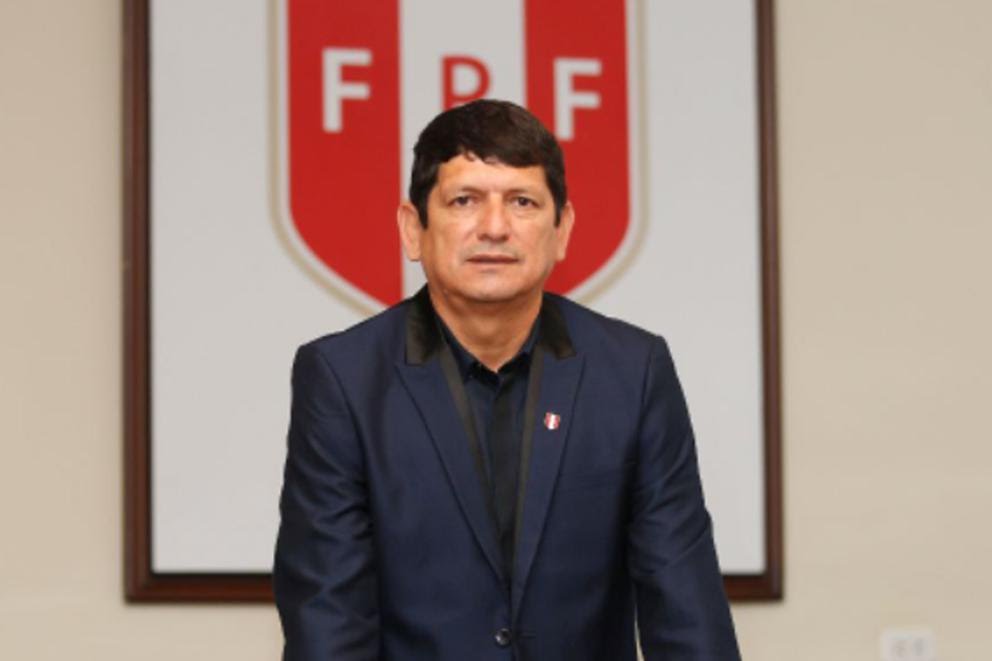 baumandemetz's tweet photo. Todos gritando fuera Reynoso, olvidándose que nuestro verdadero problema es esta cagada. https://t.co/ZCT9iD2EkG