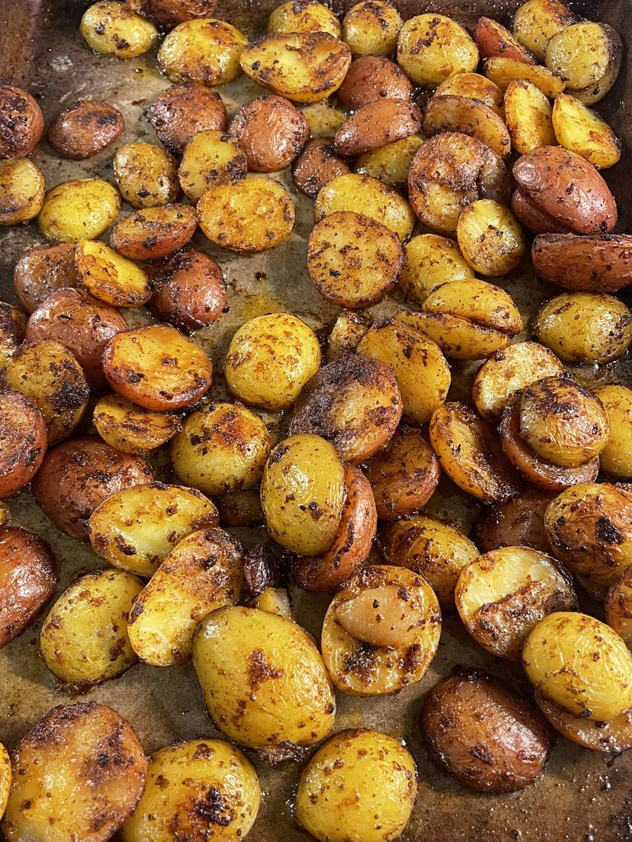 Hey! Look how good my potatoes turned out!  😍😍 #RoastedPotatoes