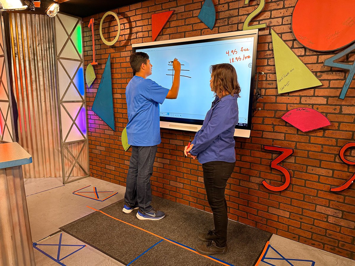 dothemathbako's tweet photo. Thank you to Prabhjot, one of our #student ambassadors, for joining us on today’s show! Great job solving those #math problems with Cindy!
We welcomed #CALMZoo’s community engagement facilitator, Elizabeth Graff and #opossum, Caterpillar! We enjoyed having you on the show! https://t.co/aIFuKgElFU