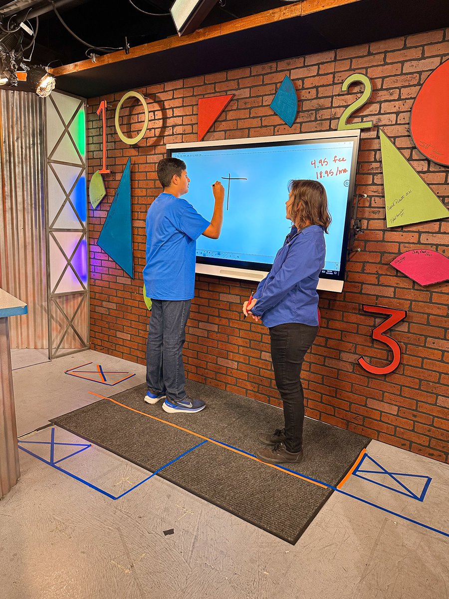dothemathbako's tweet photo. Thank you to Prabhjot, one of our #student ambassadors, for joining us on today’s show! Great job solving those #math problems with Cindy!
We welcomed #CALMZoo’s community engagement facilitator, Elizabeth Graff and #opossum, Caterpillar! We enjoyed having you on the show! https://t.co/aIFuKgElFU