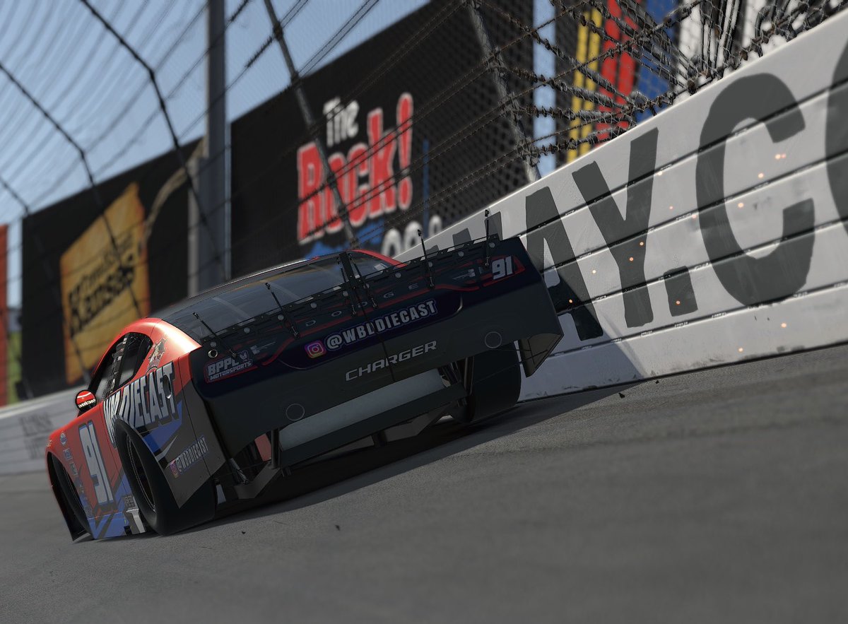 Rippin’ the fence to P1

@BPPCMotorsports

#iRacing #Sim500 #GOATRacing