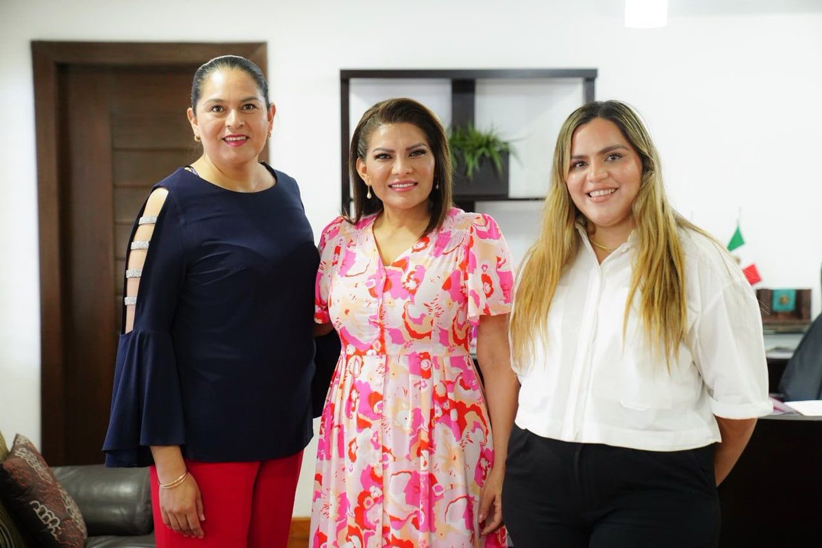 RayitoGaytan_'s tweet photo. El día de ayer me reuní con @LoreniaValles y Gabriela Flores con quienes buscamos fomentar las relaciones interinstitucionales a favor de la atención ciudadana.

Seguiremos buscando lo mejor para los ciudadanos en nuestro estado y dar continuidad al proyecto de nuestro Gobernador https://t.co/61lluaLp3M