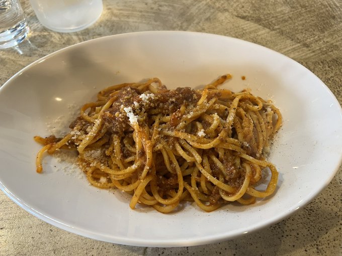 ロングツーリング中ほぼほぼ和食ばかりだったので今日はイタリアン。
近所のノーマークだったお店に入ってみたが当たりだったんで追加でピザ頼んでる。 