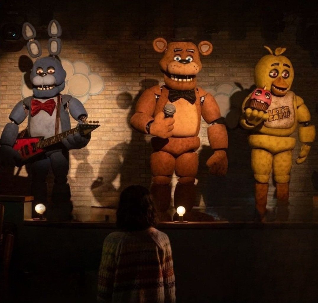 Cupcake Malvado on X: 🟣 ATUALIZAÇÃO NA CINEMARK 🟣 🐥  Chegou mais  coisas do marketing de Five Nights at Freddy's: O Pesadelo sem Fim, sendo  um display dos animatronics e um