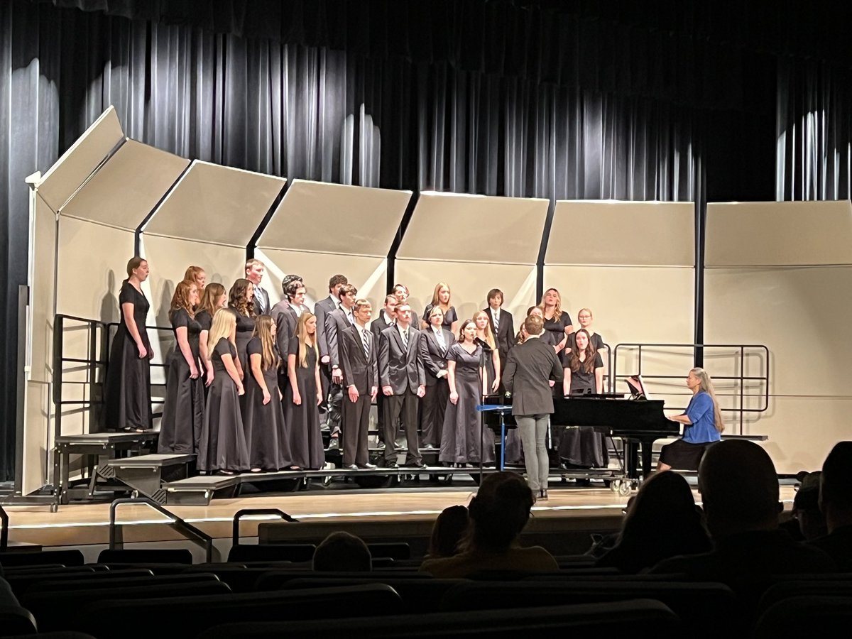 MrsFyn32's tweet photo. Had a great night getting to attend the @BFChoir concert and then line judging for the @ladyjaysvb game. Love getting to see all of our really talented students! Kudos to everyone involved in both activities, you did great! Proud to be a Bluejay! https://t.co/WDG1RQ5Bk6