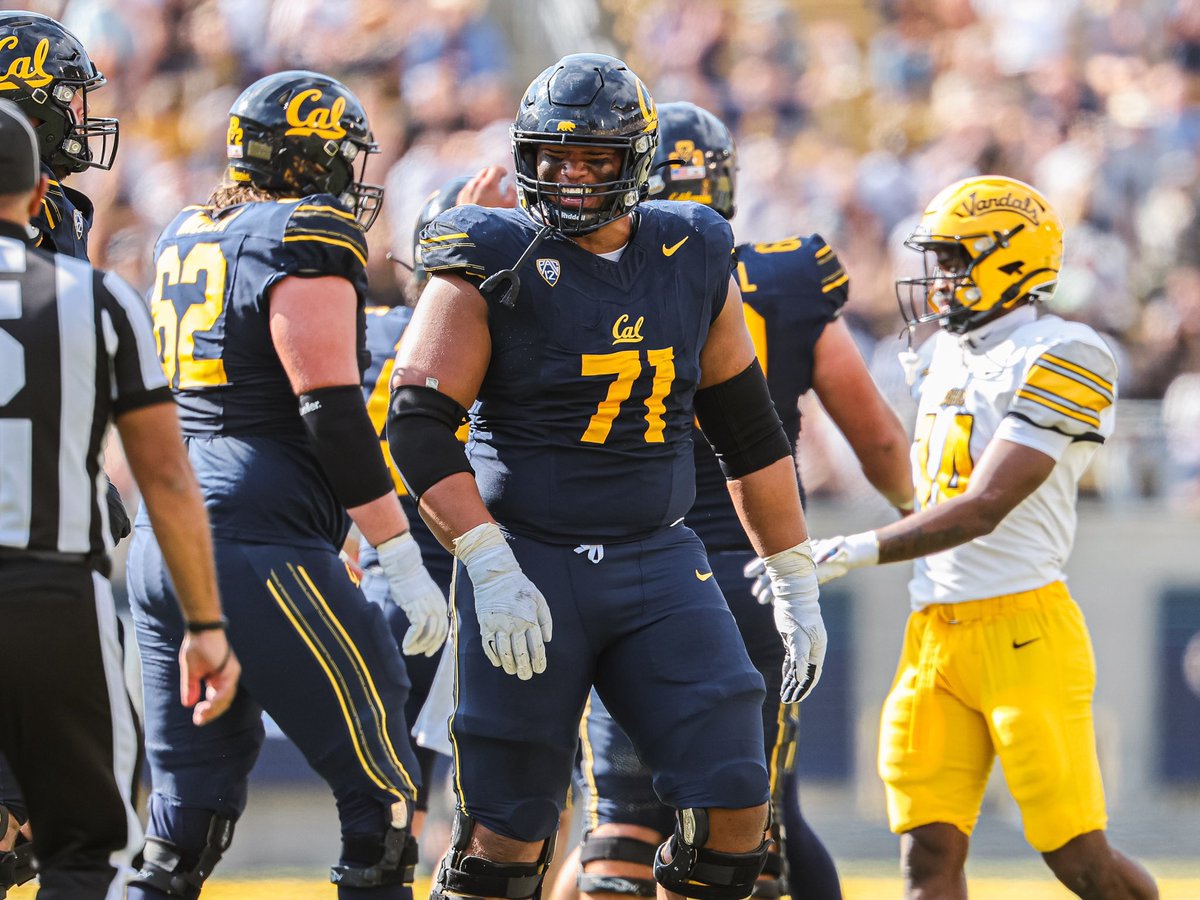 sxlesi's tweet photo. Blessed to receive an offer from @CalFootball and @Coach_Sooto 🙏 @ManogueFB @eehowren @KenCrawford36 @BrandonHuffman @BlairAngulo @MohrRecruiting https://t.co/c8KKn9Iv2V