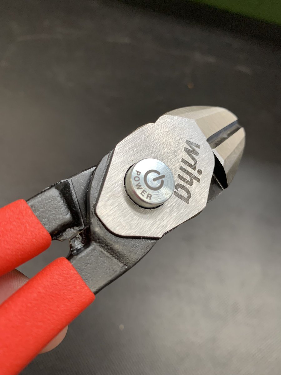 fg_yokohama246's tweet image. wihaのニッパーさん。

『やる気スイッチ』ついています🔘

押すと。。先端部分のパワーが倍増だっぞっ⚡️⚡️

ポチっとなっ👈

#ファクトリーギア横浜　#wiha #やる気スイッチ