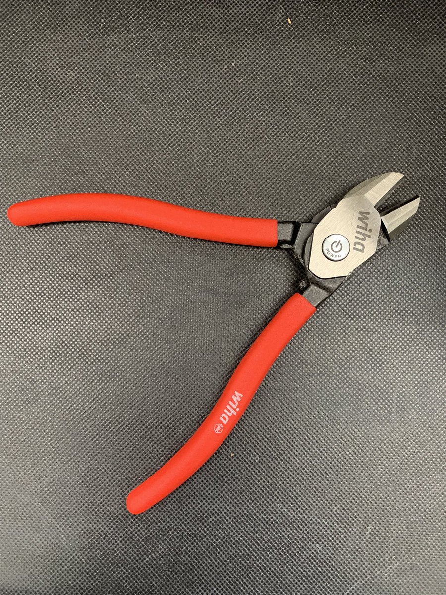 fg_yokohama246's tweet image. wihaのニッパーさん。

『やる気スイッチ』ついています🔘

押すと。。先端部分のパワーが倍増だっぞっ⚡️⚡️

ポチっとなっ👈

#ファクトリーギア横浜　#wiha #やる気スイッチ